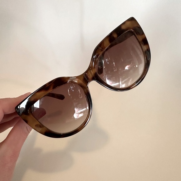 Frye and Co Sunglasses - Picture 15 of 16